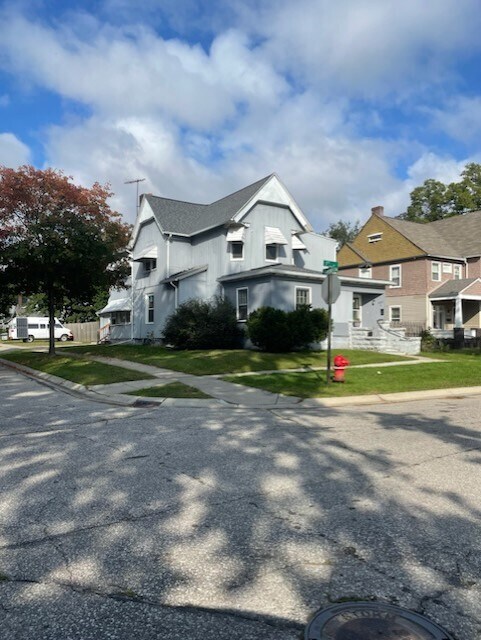 Building Photo - 2121 7th St