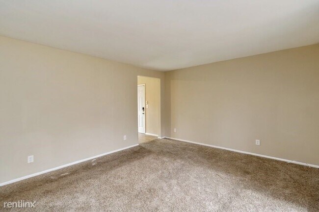 Building Photo - 3 br, 1.5 bath House - 4462 Burks Rd