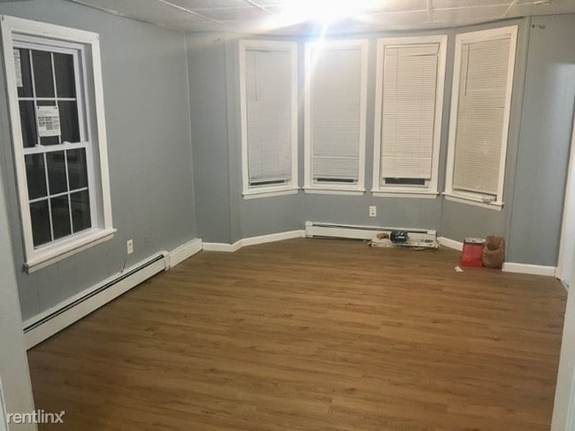 Building Photo - 3 br, 1 bath Apartment - 77 Tenney St