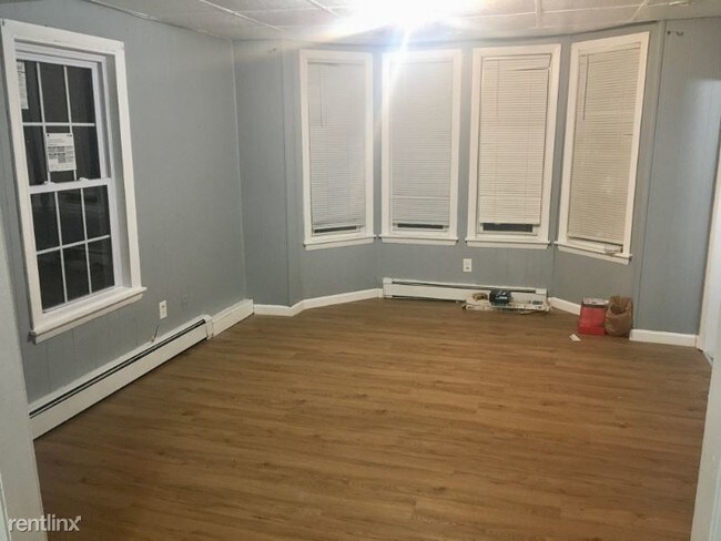 Foto del edificio - 3 br, 1 bath Apartment - 77 Tenney St