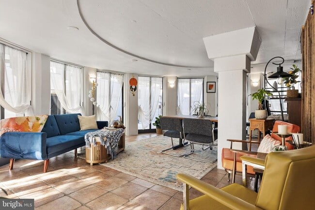 Building Photo - 6 Dale Ave