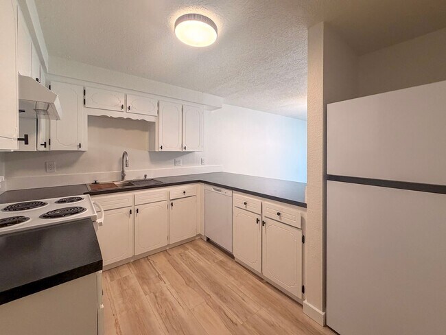 Foto del edificio - 4507-4517-4517 Boulder Dr SE
