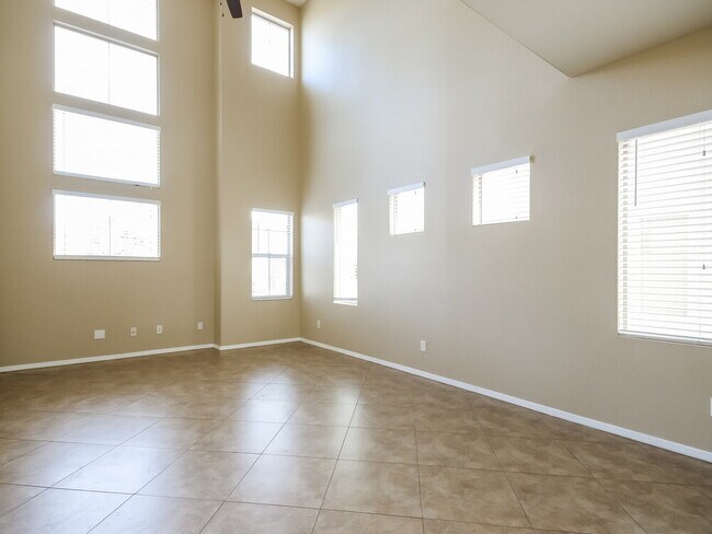 Building Photo - 120 E Calle Del Rondador