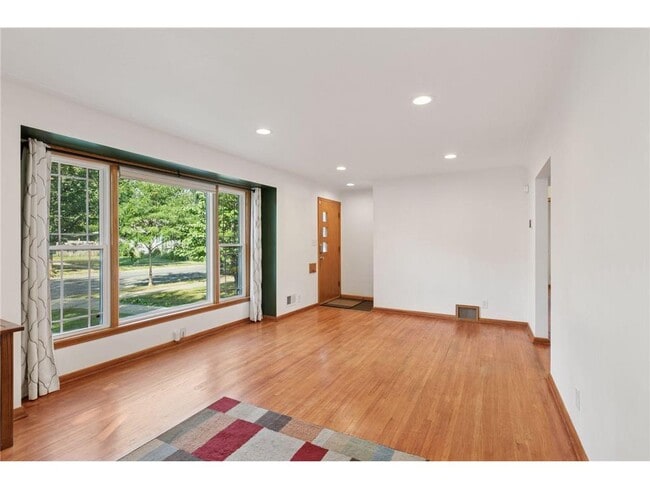 Building Photo - 4215 16th Ave S