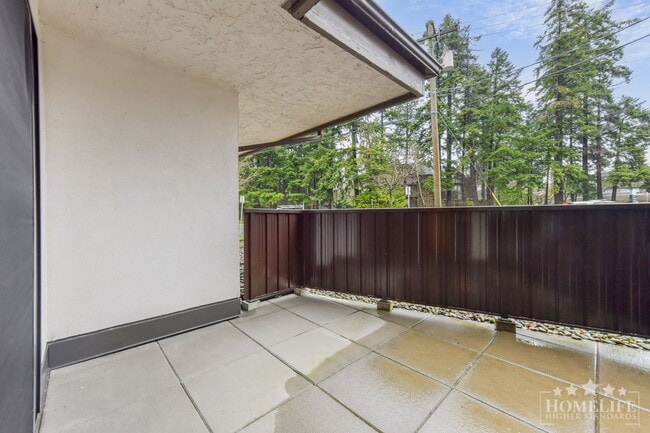 Building Photo - Coastal Living in a 55+ Community Spacious 1 Bedroom Across from Semiahmoo Shopping Centre