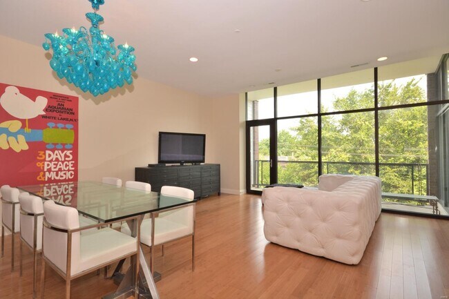Foto del edificio - 6451 Clayton