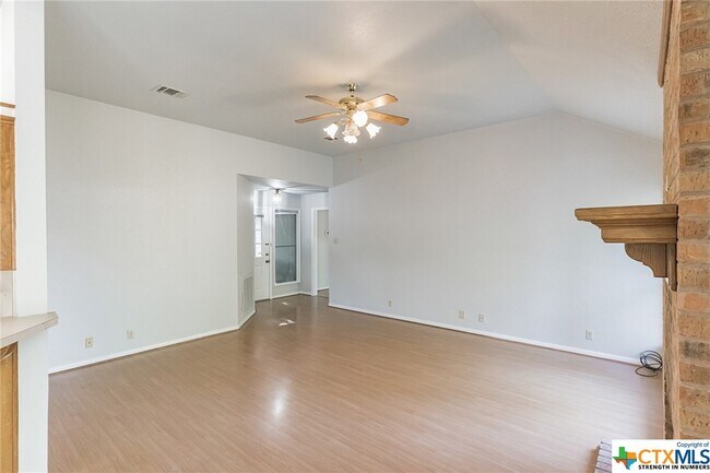 Building Photo - 917 Filly Ln