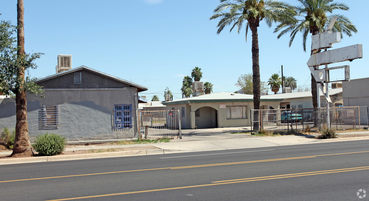 Primary Photo - Gateway Park Apartments