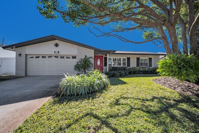 Building Photo - Beautiful Clearwater home