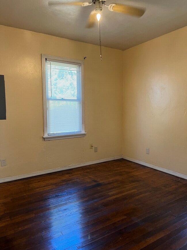 Building Photo - 701 SE 43rd St