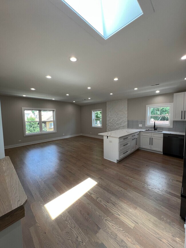 Foto del edificio - 5907 W Waveland Ave