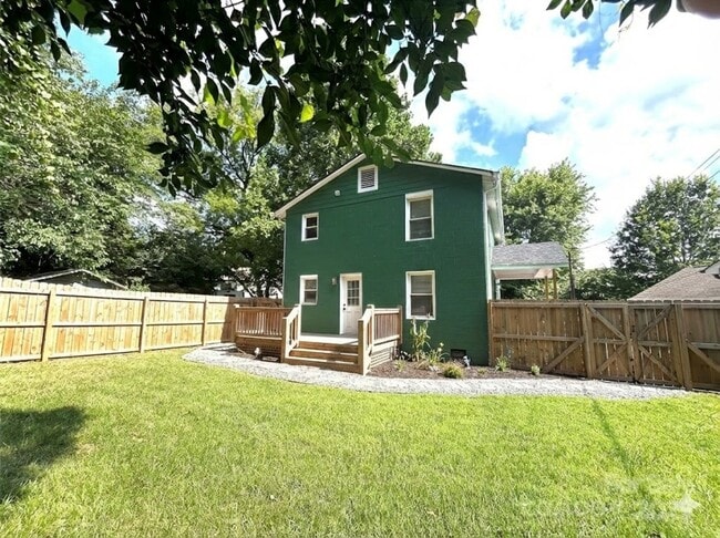 Foto del edificio - 1034 Charles Ave