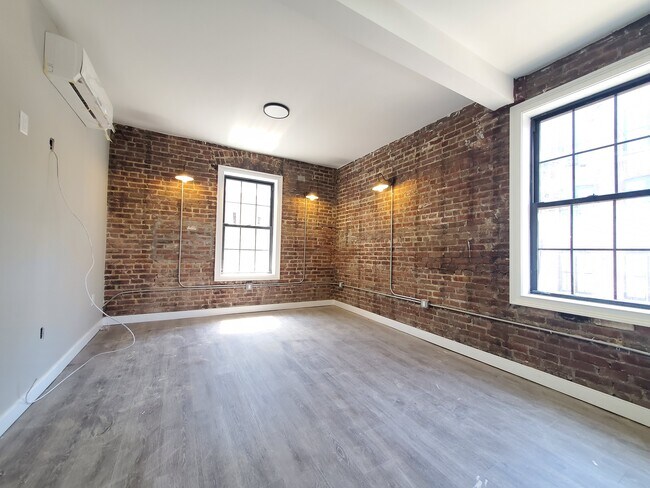 Unit 4 - 72 Arlington Ave