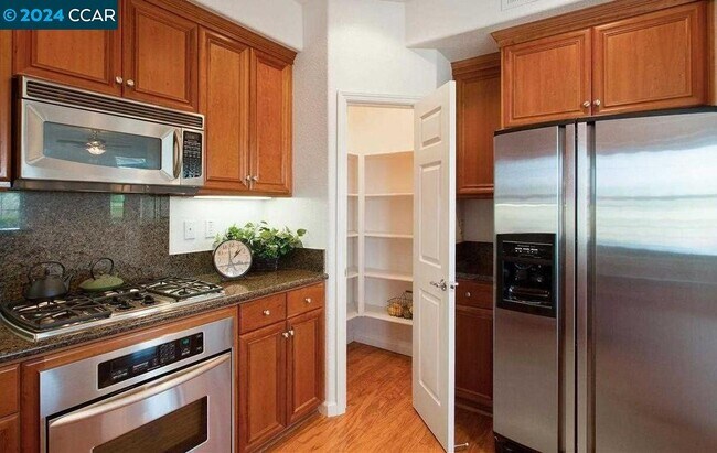 Building Photo - 812 Joree Ln