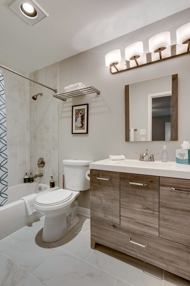 Foto del edificio - 226 S Hoyne Ave