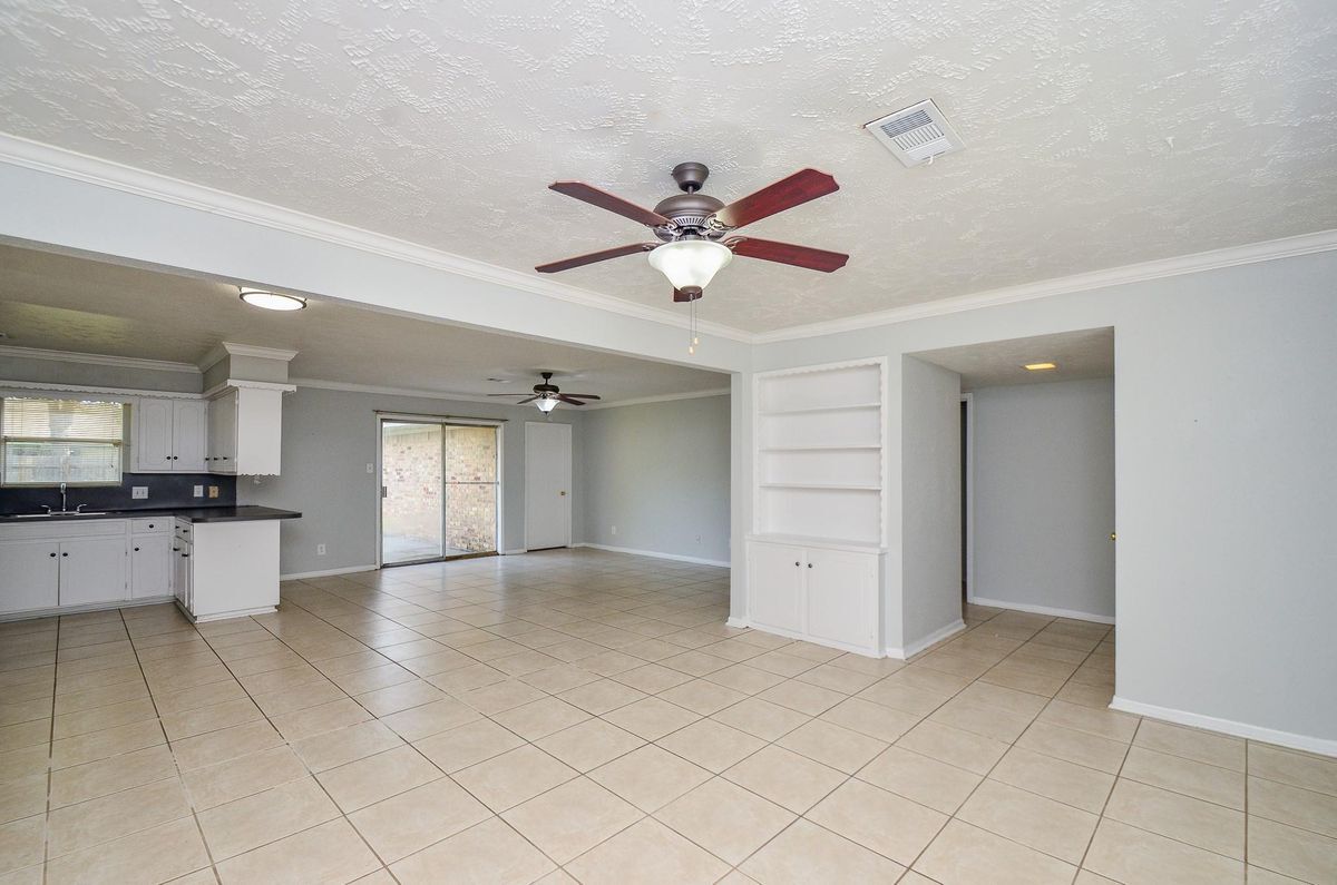 Foto principal - 8311 Springtime Ln