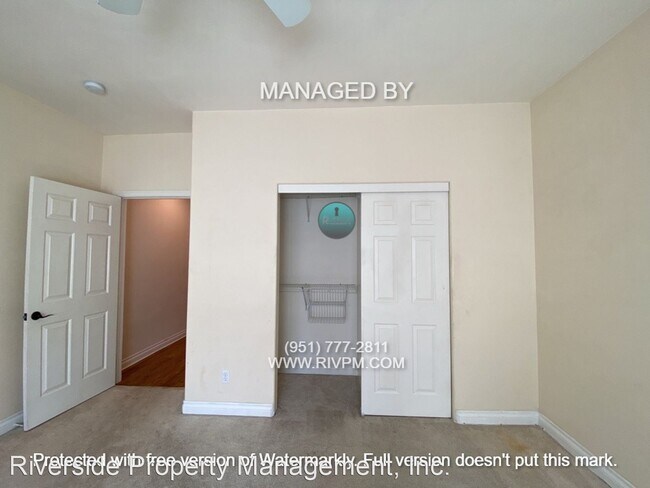 Building Photo - 3 br, 2.5 bath House - 3111 Redwood Dr
