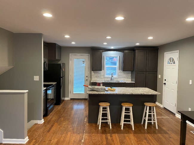 Building Photo - 9914 England Dr