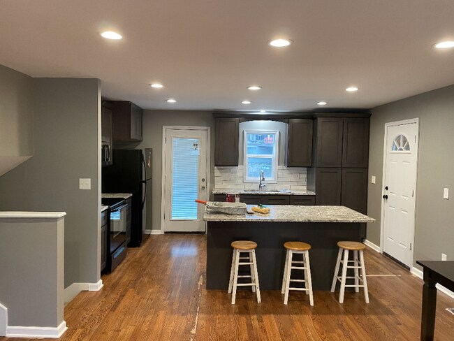 Foto del edificio - 9914 England Dr