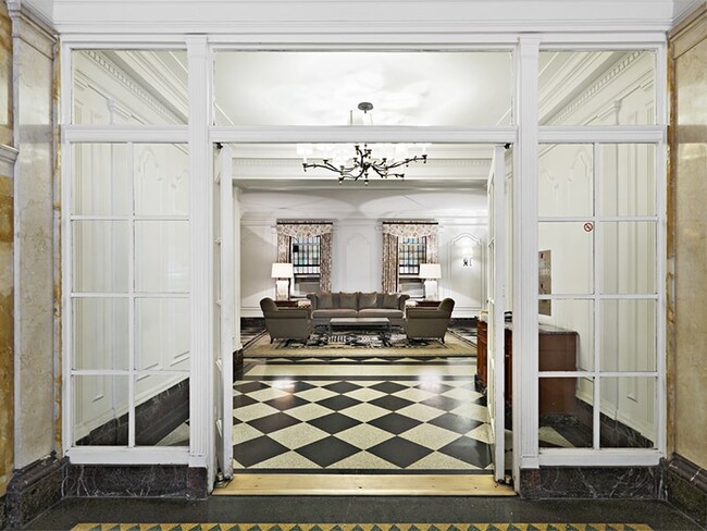 Building Photo - 1085 Park Ave