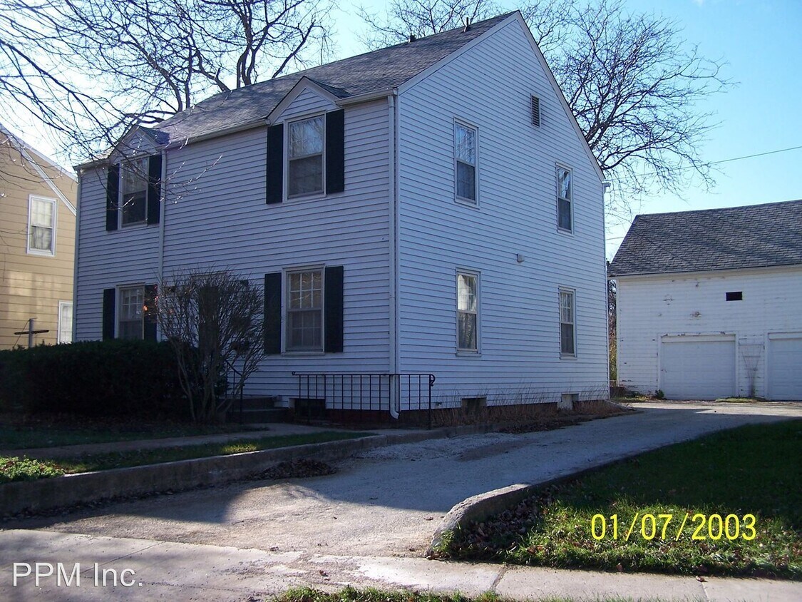 Primary Photo - 813-813 Northwestern Ave