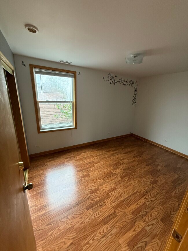 Foto del edificio - 6119 W Giddings St