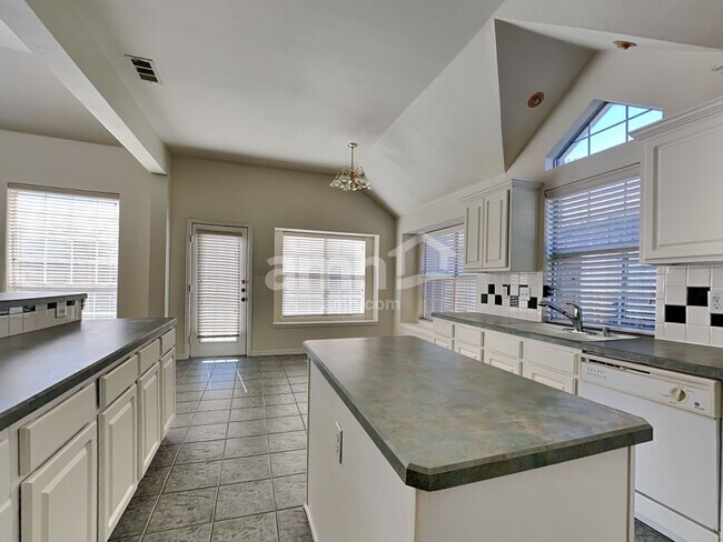 Foto del edificio - 2500 Kariba Ln