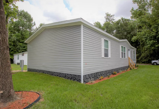 Building Photo - 7158 Sunnyside Dr