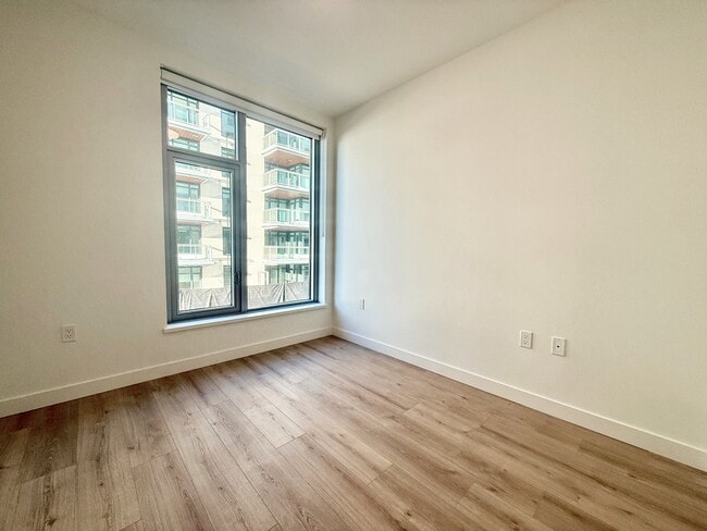 Building Photo - 755 Harbourside Dr