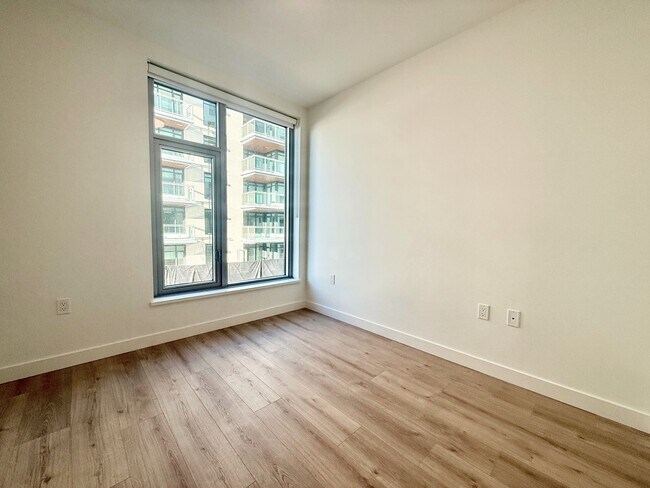 Photo du bâtiment - 755 Harbourside Dr