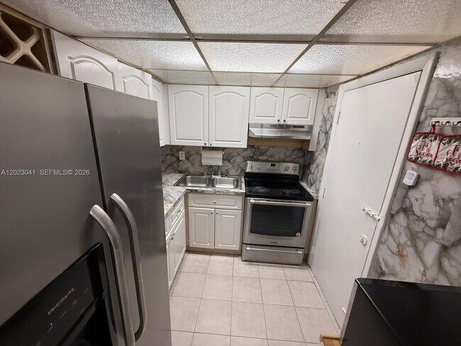 Foto del edificio - 17101 NW 57th Ave