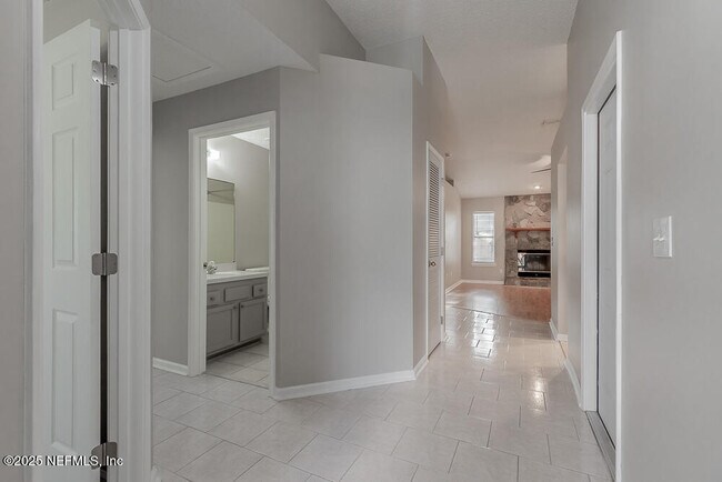 Building Photo - 326 Wildberry Ct