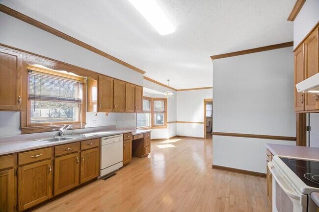 Building Photo - 102 Springwood Dr