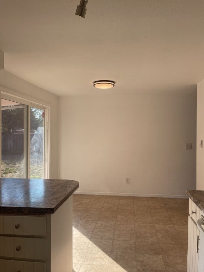 Foto del edificio - !!!COMING SOON!!! Three Bedroom Ranch in O...