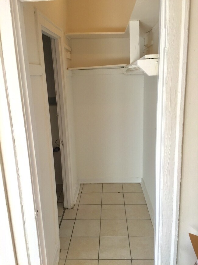 Foto del edificio - 3734 N Pine Grove Ave
