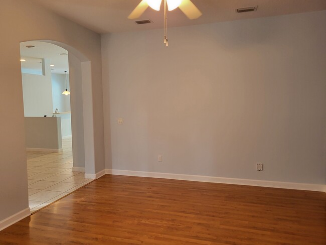 Foto del edificio - 5105 East 1st Square SW
