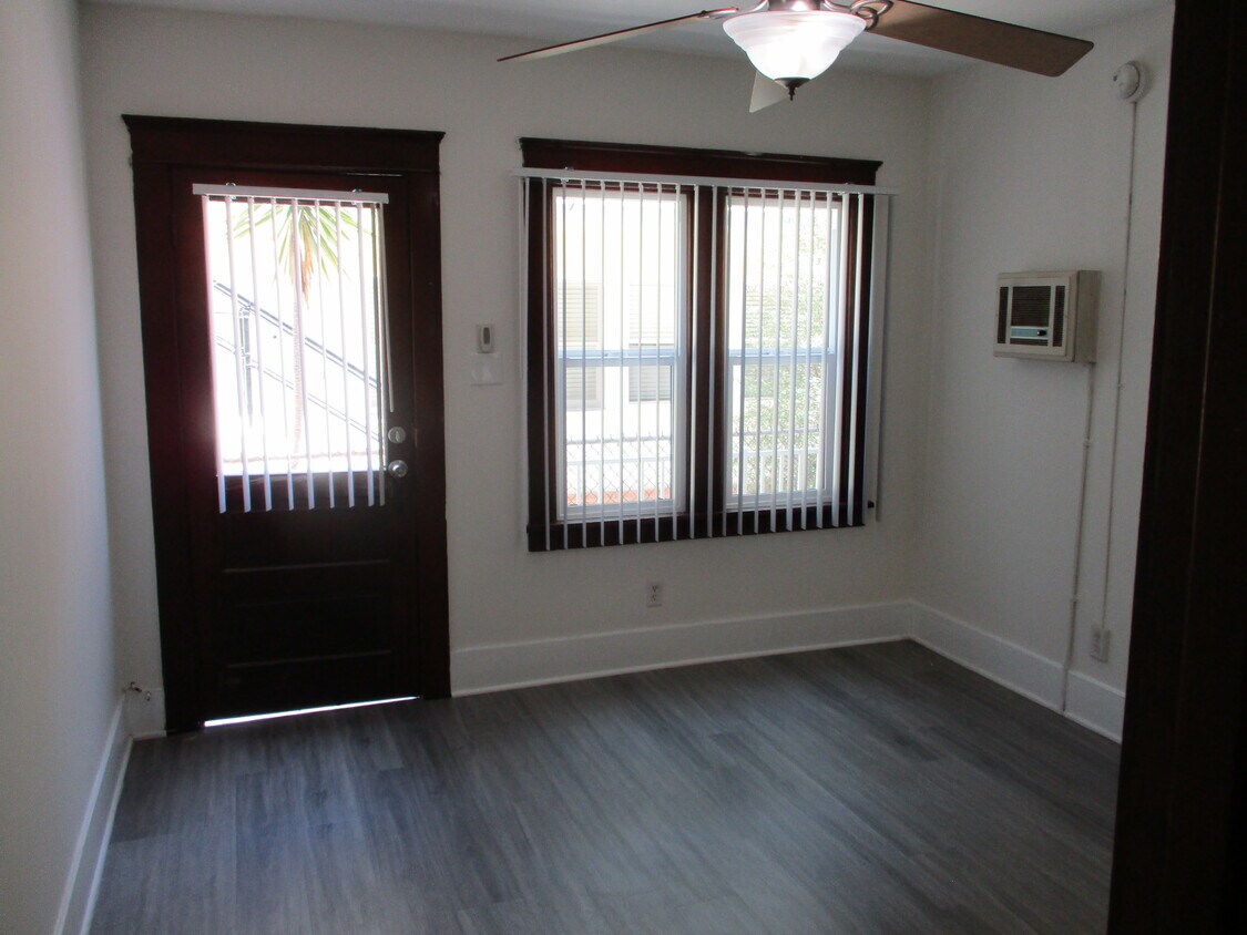 Primary Photo - 23 19th Ave