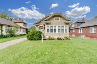 Building Photo - 537 N Crestway St