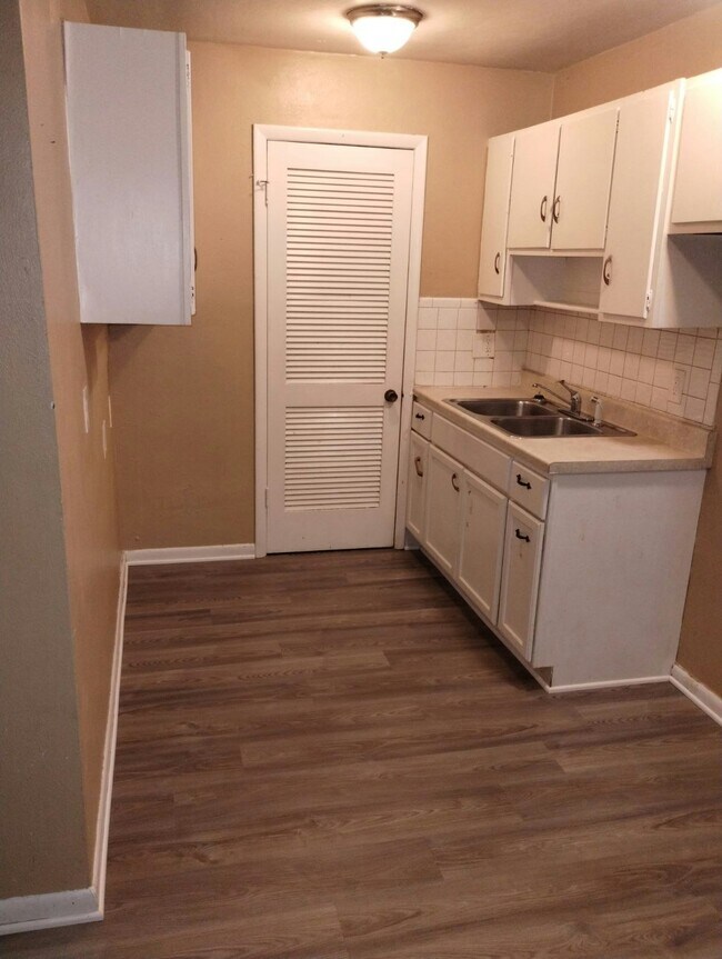 Foto del edificio - 2529 W Riverview Ave