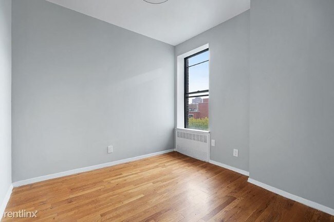 Building Photo - 3 br, 1 bath Apartment - 210 East 118 Street