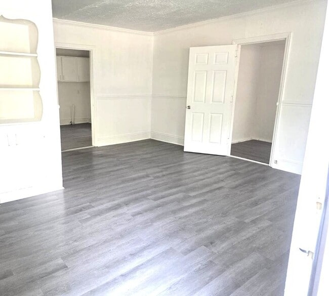 Building Photo - For Rent: Renovated Three Bedroom House in...