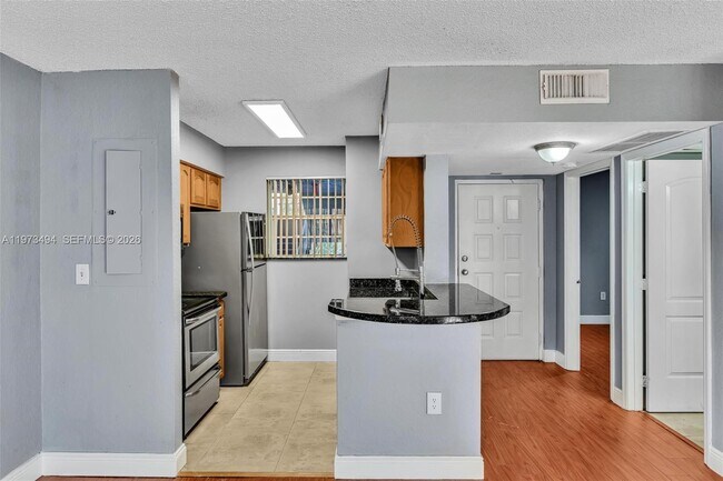 Foto del edificio - 2810 N Oakland Forest Dr