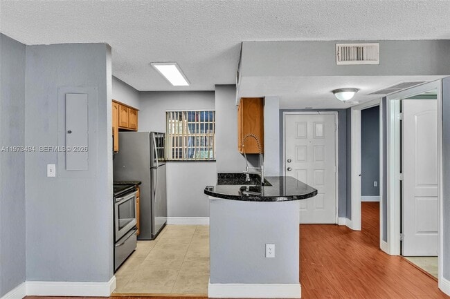 Building Photo - 2810 N Oakland Forest Dr