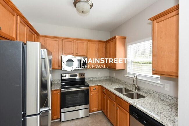 Building Photo - 3 Bedroom Pet-Friendly Home in Nashville, TN with Main Street Renewal