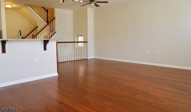 Building Photo - 604 Lopez Ln