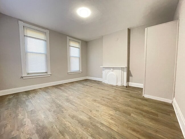 Building Photo - 2259 Loth St