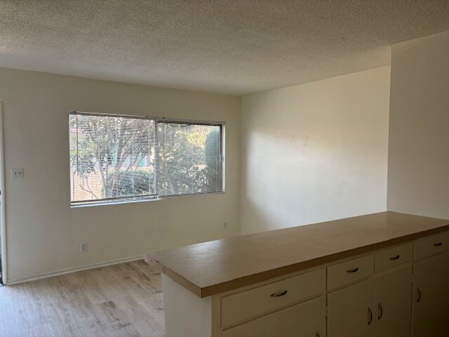 Foto principal - 1257 N Kenmore Ave