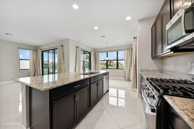 Foto del edificio - 5 br, 4 bath House - 7303 Estero Dr