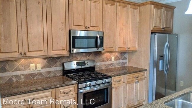 Building Photo - 2 br, 2 bath House - 350 E Allen St Unit 202
