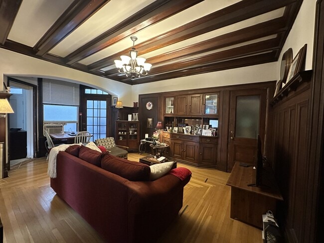 Building Photo - 646 Broadview Av